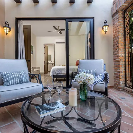 Deluxe Ground Floor 3 Bedroom Sleeps 8 With Resort Amenities