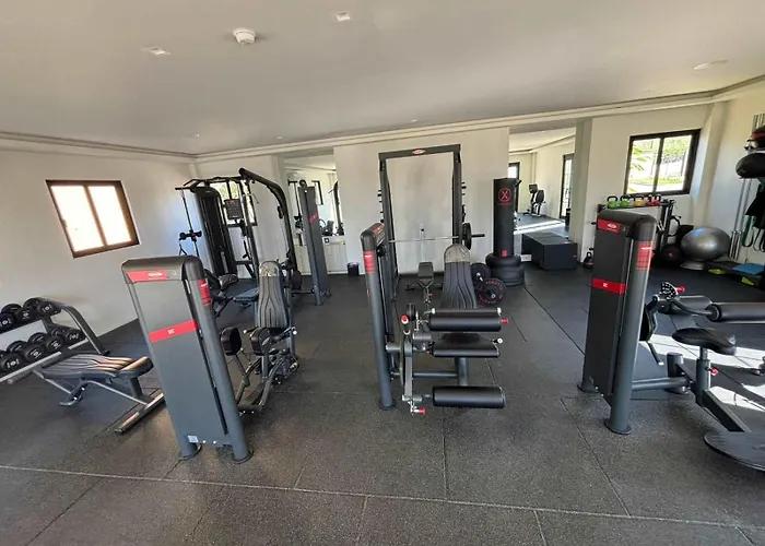 Deluxe Ground Floor 3 Bedroom Sleeps 8 With Amenities Сasa de vacaciones *