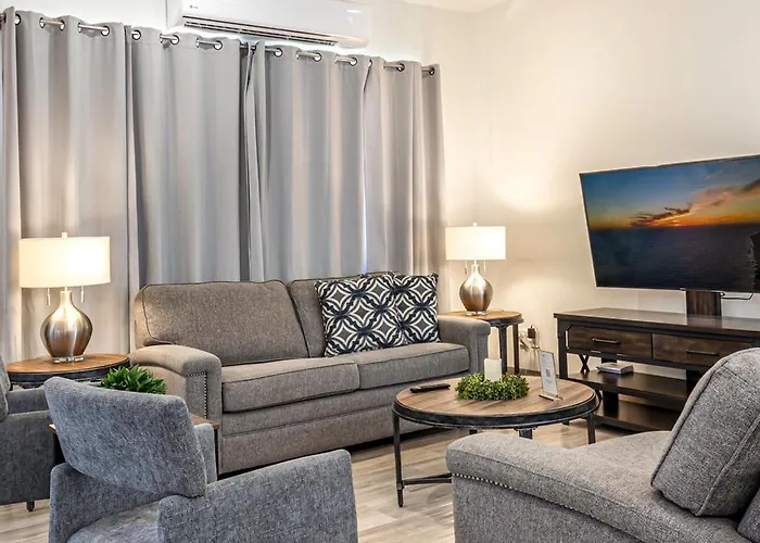 Deluxe Ground Floor 3 Bedroom Sleeps 8 With Amenities * Cabo San Lucas