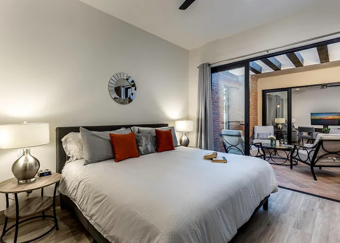 Deluxe Ground Floor 3 Bedroom Sleeps 8 With Amenities Сasa de vacaciones